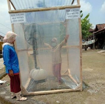 Bilik Sterilisasi, Cara Warga Desa Tegalsari Jateng Cegah Virus Corona