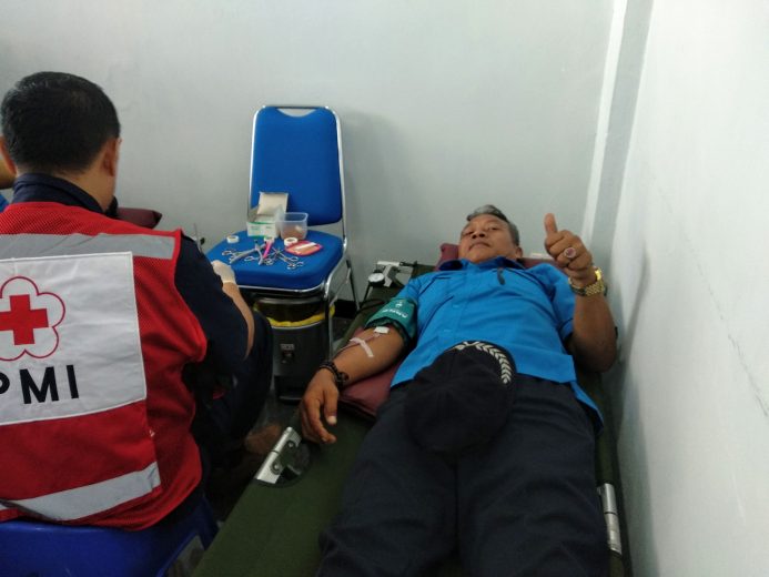 Peringati HUT ke-44, PDAM Way Rilau Gelar Bakti Sosial dan Penanaman Bibit Bambu