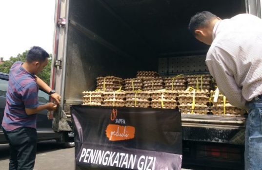 PT Japfa Comfeed Serahkan 20 Butir Telur untuk Warga Bandarlampung
