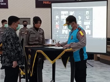11 Bidan-Perawat Bakomsus Polri Tanda Tangani Pakta Integritas di Mapolda Lampung