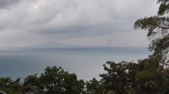 Sabtu Pagi Gunung Anak Krakatau Masih Semburkan Abu Vulkanik