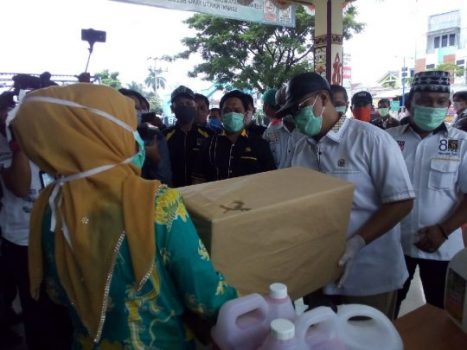 Antisipasi Penyebaran COVID-19, PKS Lampung Utara Bagikan APD dan Masker