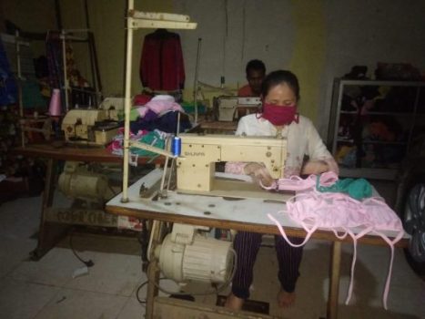 Sejumlah Perajin di Lampung Kini Memproduksi Masker