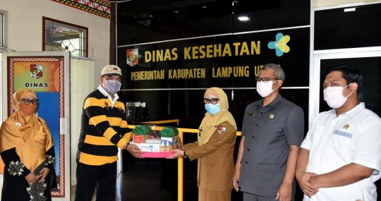 PKS Lampung Utara Serahkan APD dan Alkes untuk Dinkes dan RS Handayani