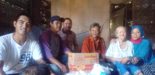 Peduli Sesama, Paguyuban Pawon Kidul Sidomulyo Salurkan Bantuan Warga Miskin