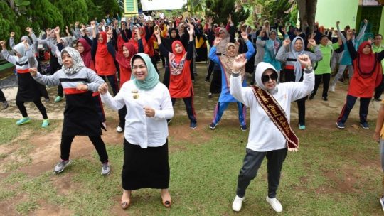 Heriyati Pairin Kenalkan Senam Lampung Berjaya kepada Guru Paud