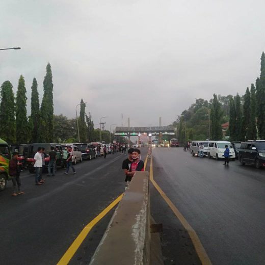 Pelabuhan Merak Ditutup, Polisi Periksa Ketat, Bus AKAP dan Mobil Pribadi tak Bisa Menyeberang