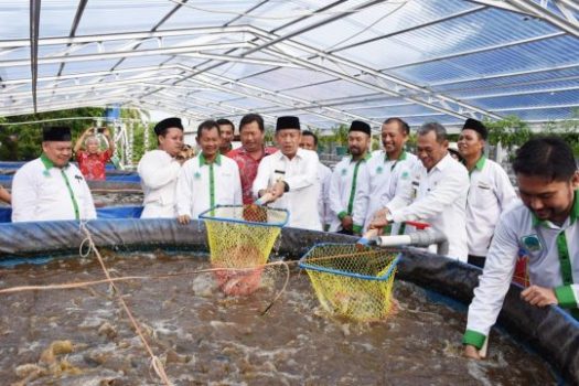 Wakil Walikota Metro Hadiri Pelantikan Maporina dan Panen Ikan Lele