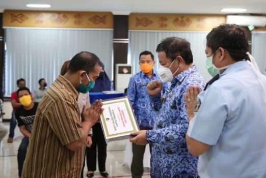 Program Asimilasi Kemenkum HAM, Gubernur Lampung Serahkan Kartu Prakerja Tahap I