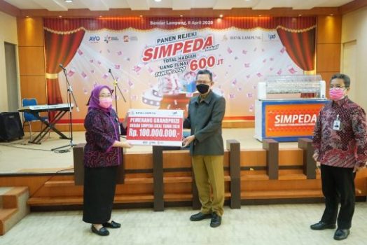 Undian Panen Rejeki Simpeda Lokal Bank Lampung, Nasabah KCP Sudirman Raih Grandprize Rp100 Juta