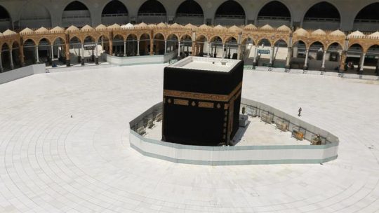Covid-19, Arab Saudi Keluarkan Larangan Shalat Tarawih di Semua Masjid