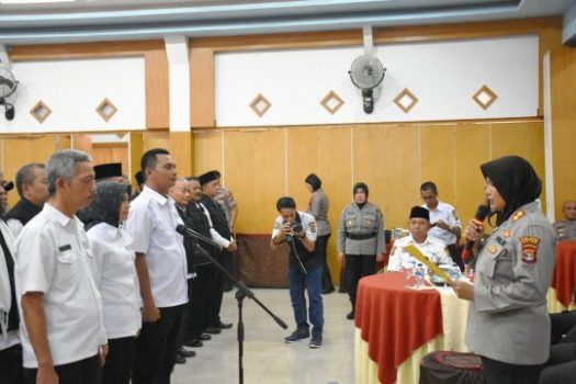 Kapolres Kukuhkan Pokdar Kamtibmas Kota Metro