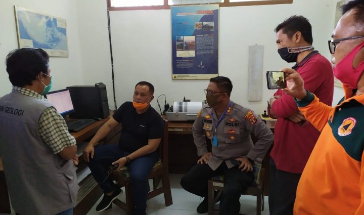 Gunung Anak Krakatau Meletus, Nanang Ermanto: Semoga Bau Belerangnya Bisa Basmi Covid-19
