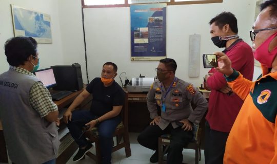 Gunung Anak Krakatau Meletus, Nanang Ermanto: Semoga Bau Belerangnya Bisa Basmi Covid-19