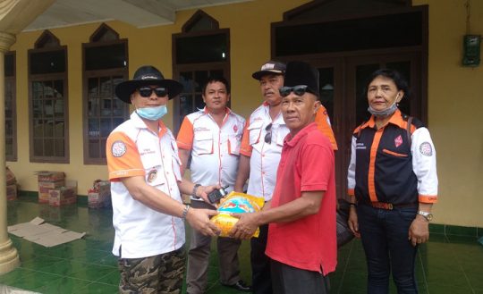 Orari Bandarlampung Serahkan Bantuan untuk Korban Banjir di Telukbetung Timur