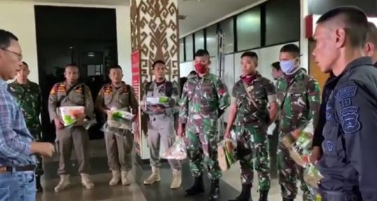 Sekda Lampung Melepas Tim Pemakaman Jenazah Pasien Virus Corona
