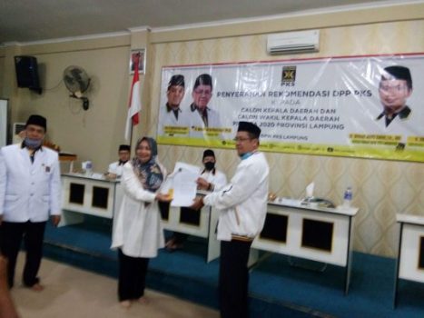 Pilkada Serentak, PKS Serahkan Rekomendasi Untuk Nessy Mustafa dan Mufti Salim