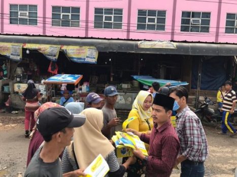 Pilkada Diundur, Hipni Tetap Rajin Bagikan Masker