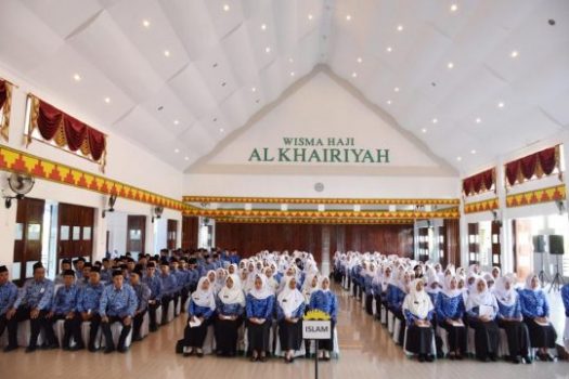 Walikota Metro Serahkan SK 251 PNS Formasi 2018