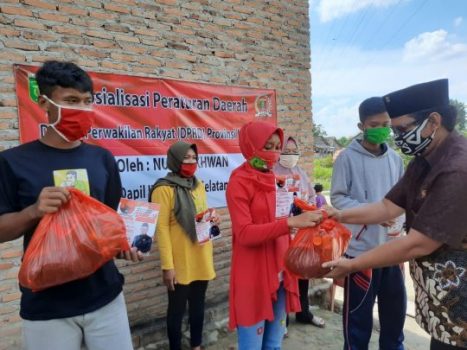 Reses, Nurul Ikhwan Bagikan Paket Sembako untuk Warga Lima Kecamatan