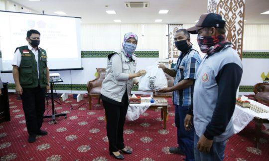Pemprov Lampung Distribusikan Ribuan Paket Sembako untuk Masyarakat Terdampak Covid-19 di Lamteng, Lamsel dan Lamtim