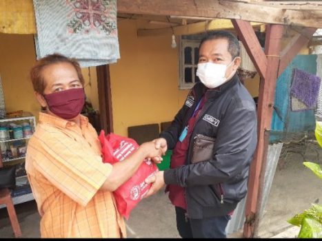 Kunjungi Korban Puting Beliung Tulangbawang, Bambang Suryadi Serahkan Ratusan Paket Sembako