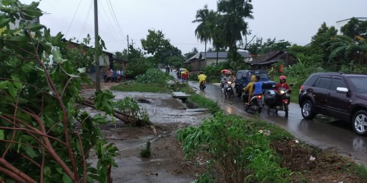 Angin Puting Beliung di Tulangbawang: 2 Orang Meninggal, Ratusan Rumah Rusak
