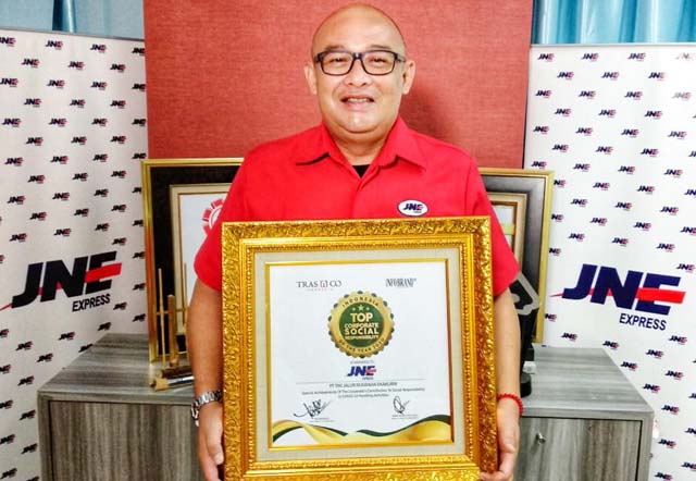 JNE Raih Dua Penghargaan di Tengah Pandemi Covid-19