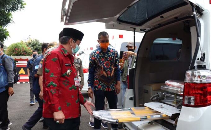 Pemkot Bandarlampung Mulai Operasikan 12 Ambulans Baru