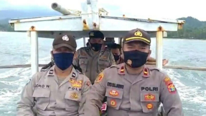 Satu Jam Seberangi Lautan, Kapolsek Cukuh Balak Dua Hari Berkantor di Pulau Tabuan