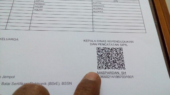 Tanda Tangan Elektronik atau QR Code yang ada pada setiap dokumen kependudukan yang akan dicetak sendiri oleh para pemohon.