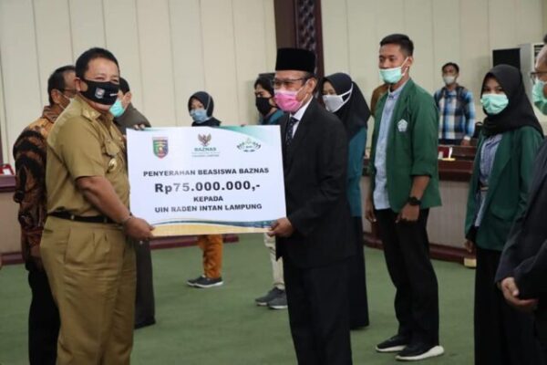 Baznas Lampung Berikan Beasiswa untuk Mahasiswa Unila, UIN, dan UBL
