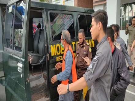 Kejari Pekanbaru Tahan Mantan Dirut PT PER