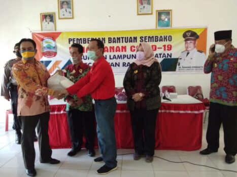 Pemkab Lamsel Bagikan 1.466 Paket Sembako untuk Warga Kecamatan Rajabasa