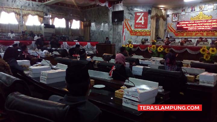 Sidang Paripurna DPRD Lampung Utara Diwarnai Hujan Interupsi