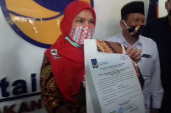 Terima Form B.1 KWK dari Nasdem, Eva-Dedi dan Nasir-Naldi Siap Daftar ke KPU
