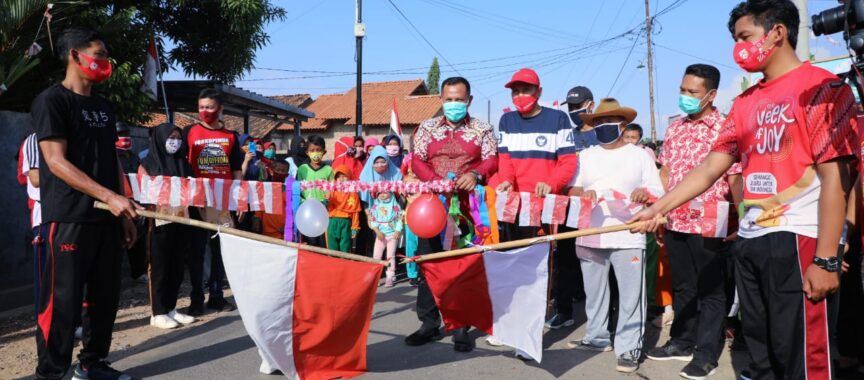 HUT ke-75 RI di Desa Wayhuwi, Nanang Lepas Peserta Jalan Sehat