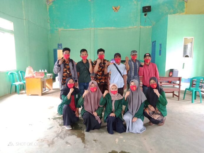 Mahasiswa KKN UIN Suka di Pekon Sukamaju Bagikan Masker