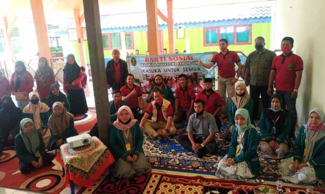 IKA Suka Tanggamus dan Mahasiswa KKN UIN Suka Bakti Sosial di Pekon Datarajan