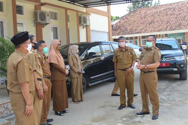 Kadis Dikbud Lampung Tinjau KBM Tatap Muka SMA-SMK di Pesawaran