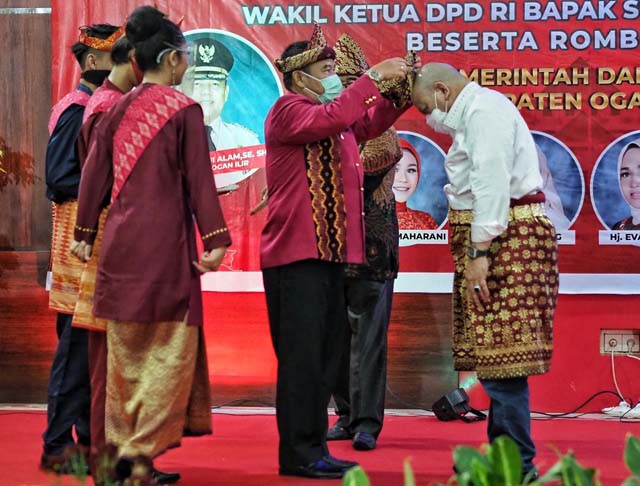 Kunker di Sumsel, Ketua DPD RI Dapat Gelar Tetue Bebuyutan Rambang Kuang