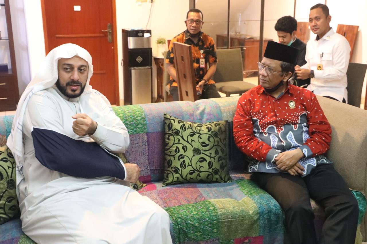 Dijenguk Menteri Mahfud MD, Ini Kata Syekh Ali Jaber