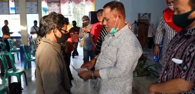 Bupati Lamsel Salurkan Dana Stimulus UMKM Terdampak Covid-19