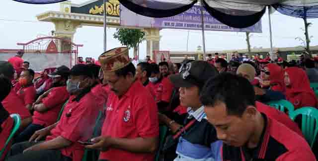 Daftar Pertama di KPU, M. Nasir-Naldi Rinara Dikawal Pendukung Berbaju Merah