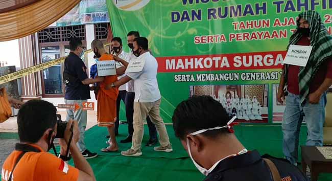 Rekonstruksi Penusukan Syekh Ali Jaber, Pelaku Peragakan 17 Adegan di Dua Lokasi