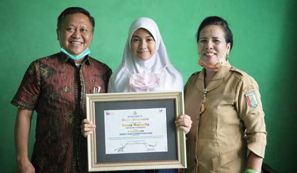 Siswi SMPN 1 Pesawaran Raih Juara Favorit ‘SimPel Vlog Competition’