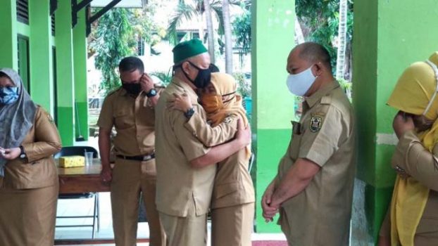Kepala SMPN 16 Bandarlampung Dipecat karena Menerima Handuk dari Rycko, Ini Kata Guru