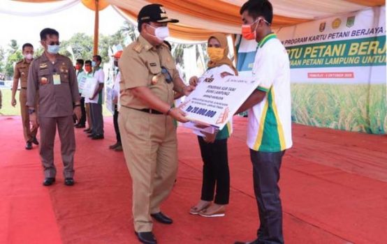 Gubernur Lampung dan Mentan Resmikan Kartu Petani Berjaya