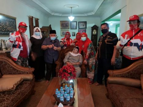 Eva Dwiana Bersilaturahmi dengan Tokoh Minang Pituo Alizar Datuk Bagindo