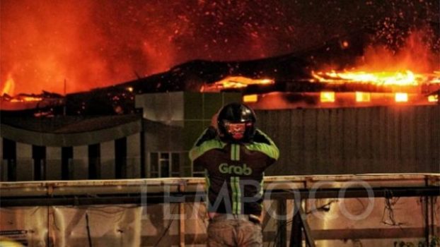 Demo Omnibus Law UU Cipta Kerja, Gedung Bioskop Grand Theater Senen Terbakar